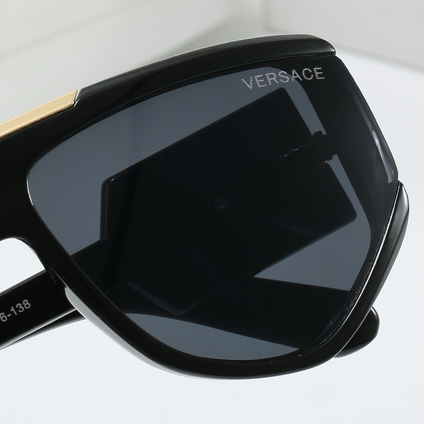 Versace Fashionable Sunglasses - Image 9