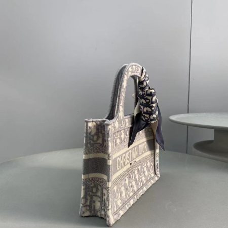 Dior Book Tote Small Gray Dior Oblique Embroidery - Image 5