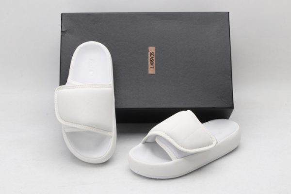 Yeezy Slide 4