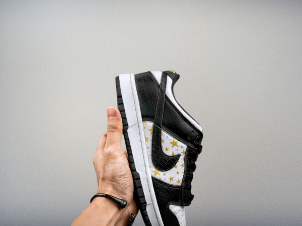 Superme x Dunk SB Low “ Black Stars"