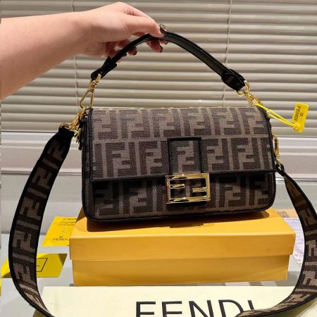 Fendi Baguette Bag - Image 3
