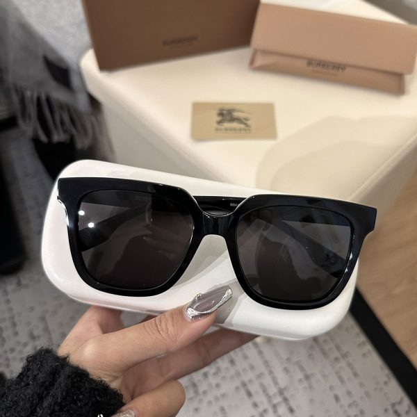 Buberry Stylish temperament Sunglasses Top quality