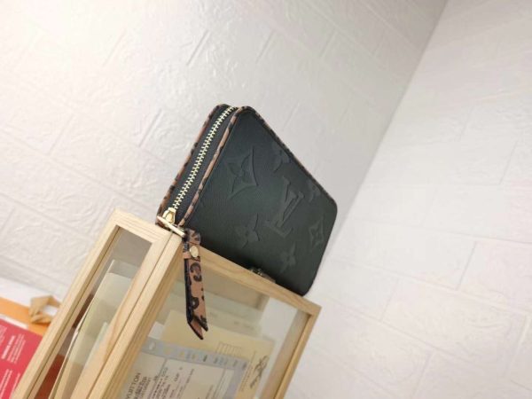 LV Zippy Lockme Wallet