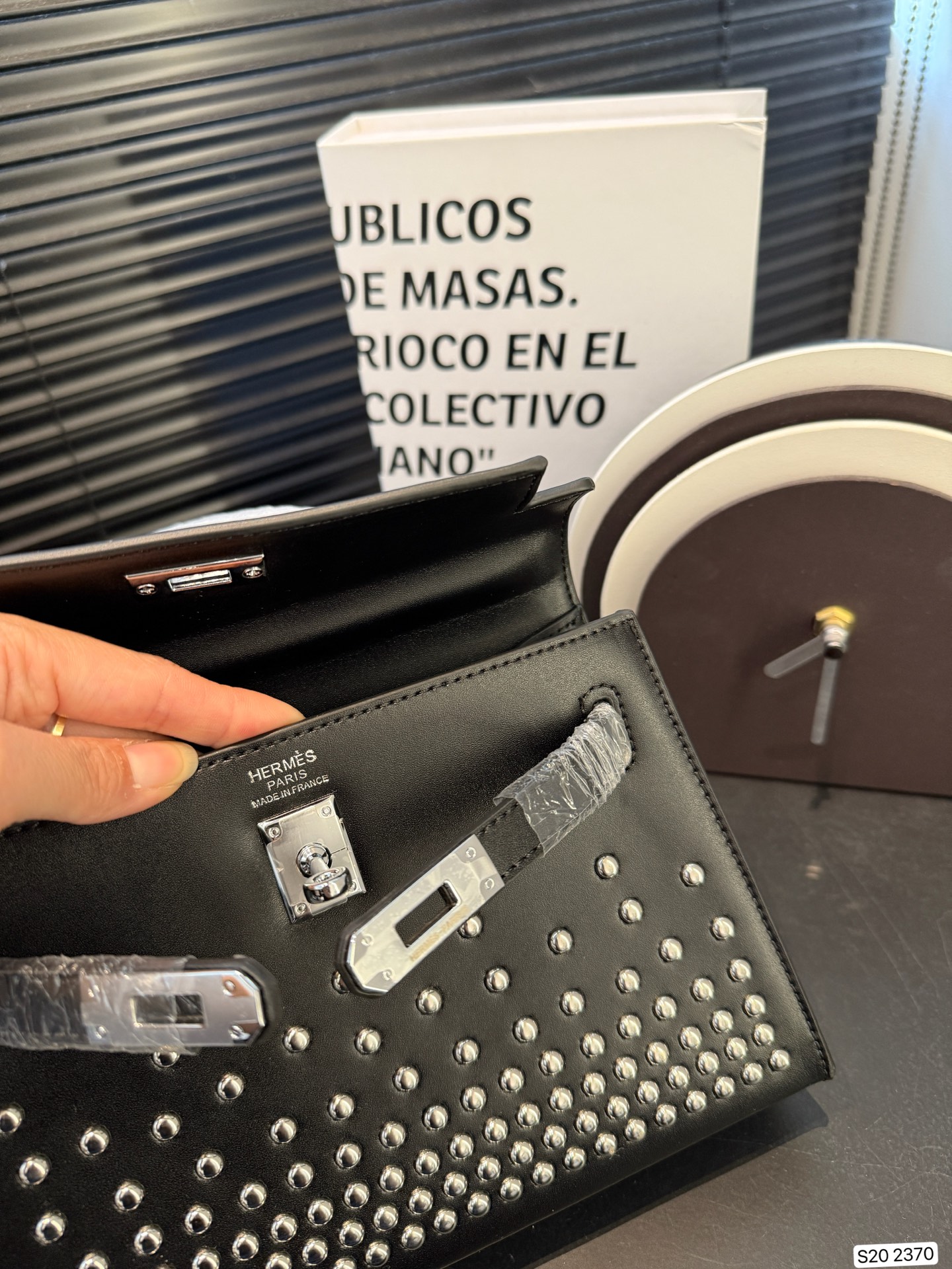 HERMES Rivet Accented Box Leather Handbag - Image 2