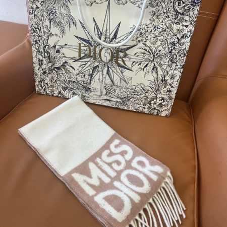 DIOR Winter Bestselling Cashmere Scarf - Image 3