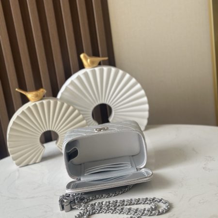 Chanel Quilted Vanity Makeup Box - Image 7