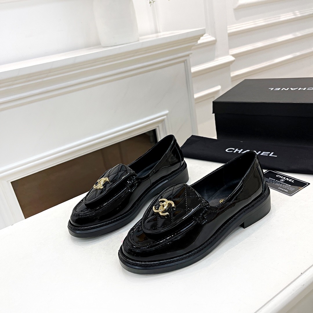 Chanel Retro Loafers Lacquer - Image 2