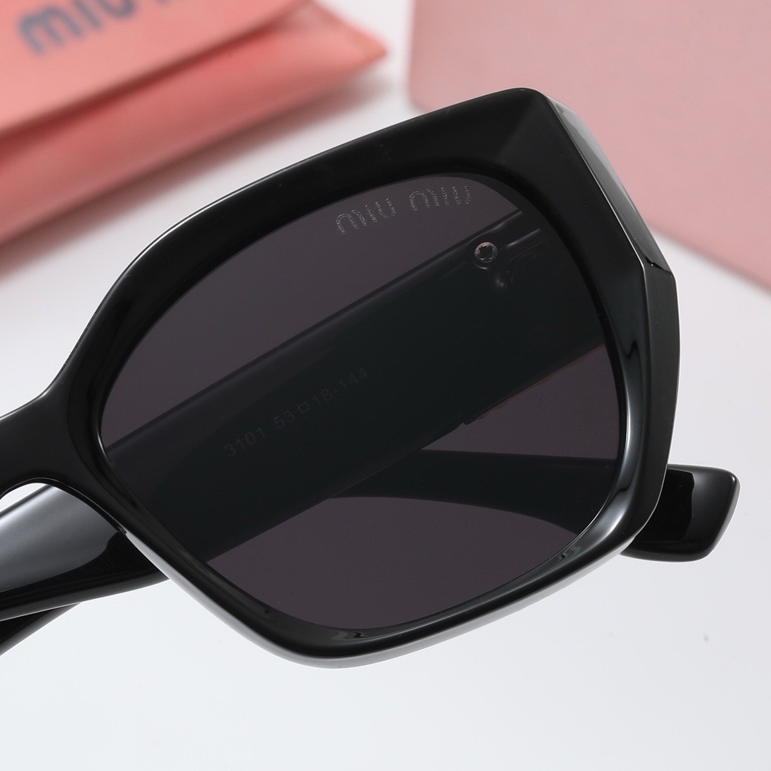 Miu Miu Fashionable Sunglasses - Image 9