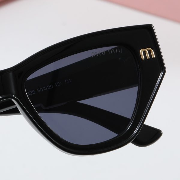 Miu Miu Fashionable Sunglasses