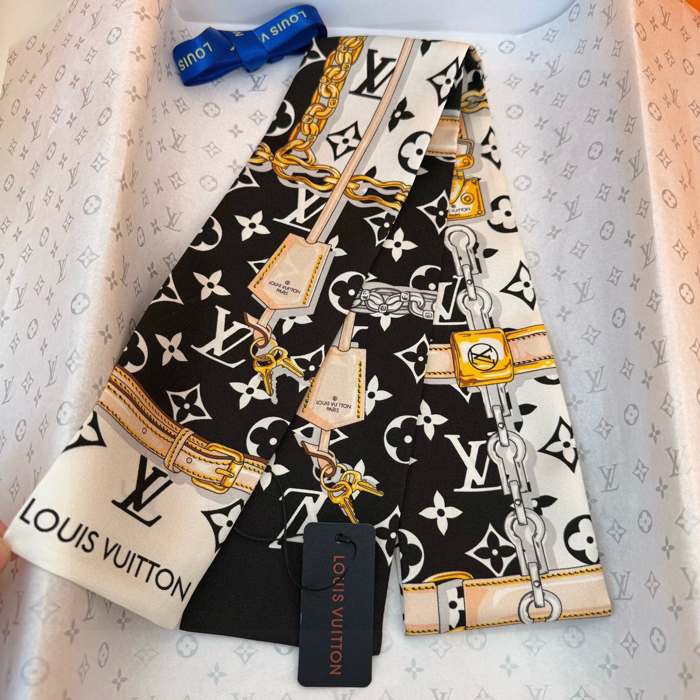 LV scarf - Image 1