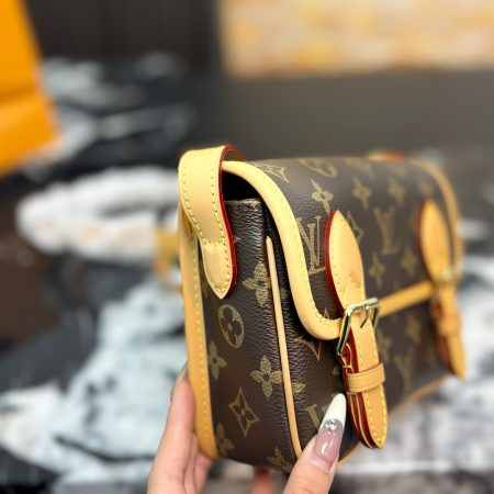 LV Satchel Wearable Wallet Bags - Image 3