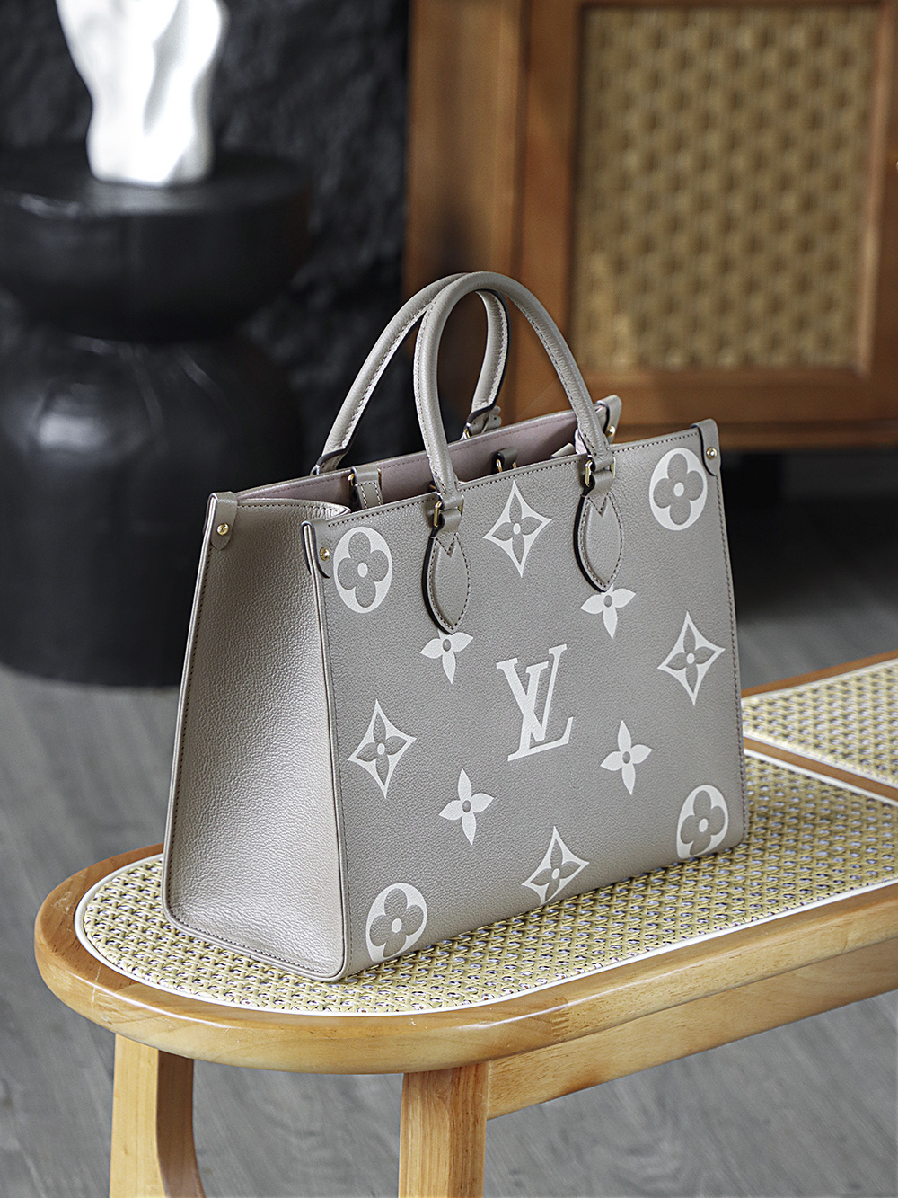 LV OnTheGo MM Bicolor Monogram Empreinte Bag - Top Quality - Image 7