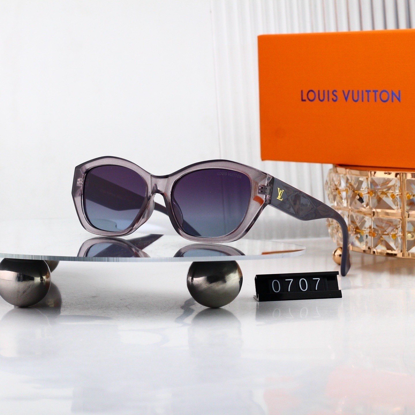 LV Fashionable Sunglasses - Image 3