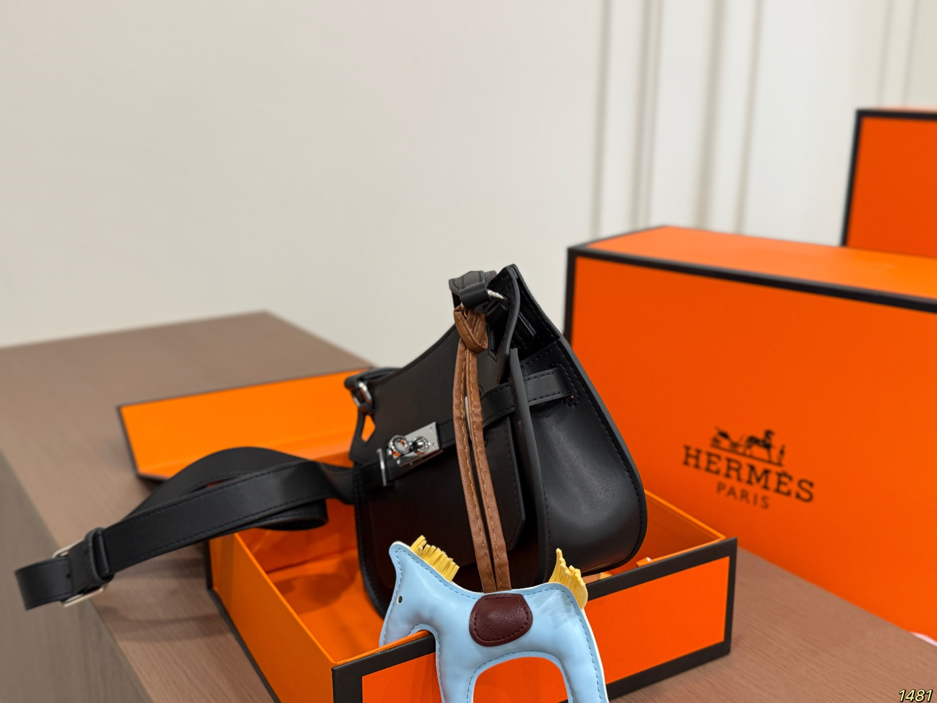 Hermès Gypsy Mini Crossbody Bag - Image 8