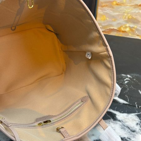 Lv onthego Shopping Bag - Image 8