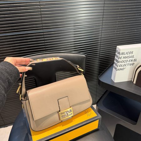 Fendi Baguette Bag - Image 5