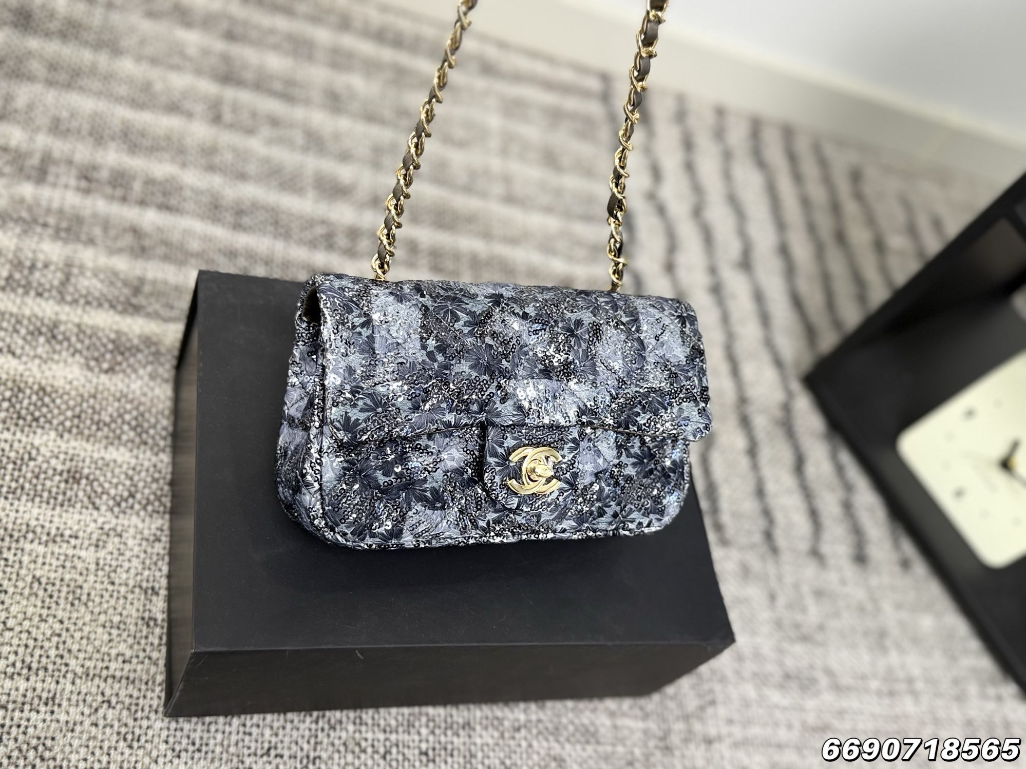 Chanel Sequined CF Chain Bag - Image 5