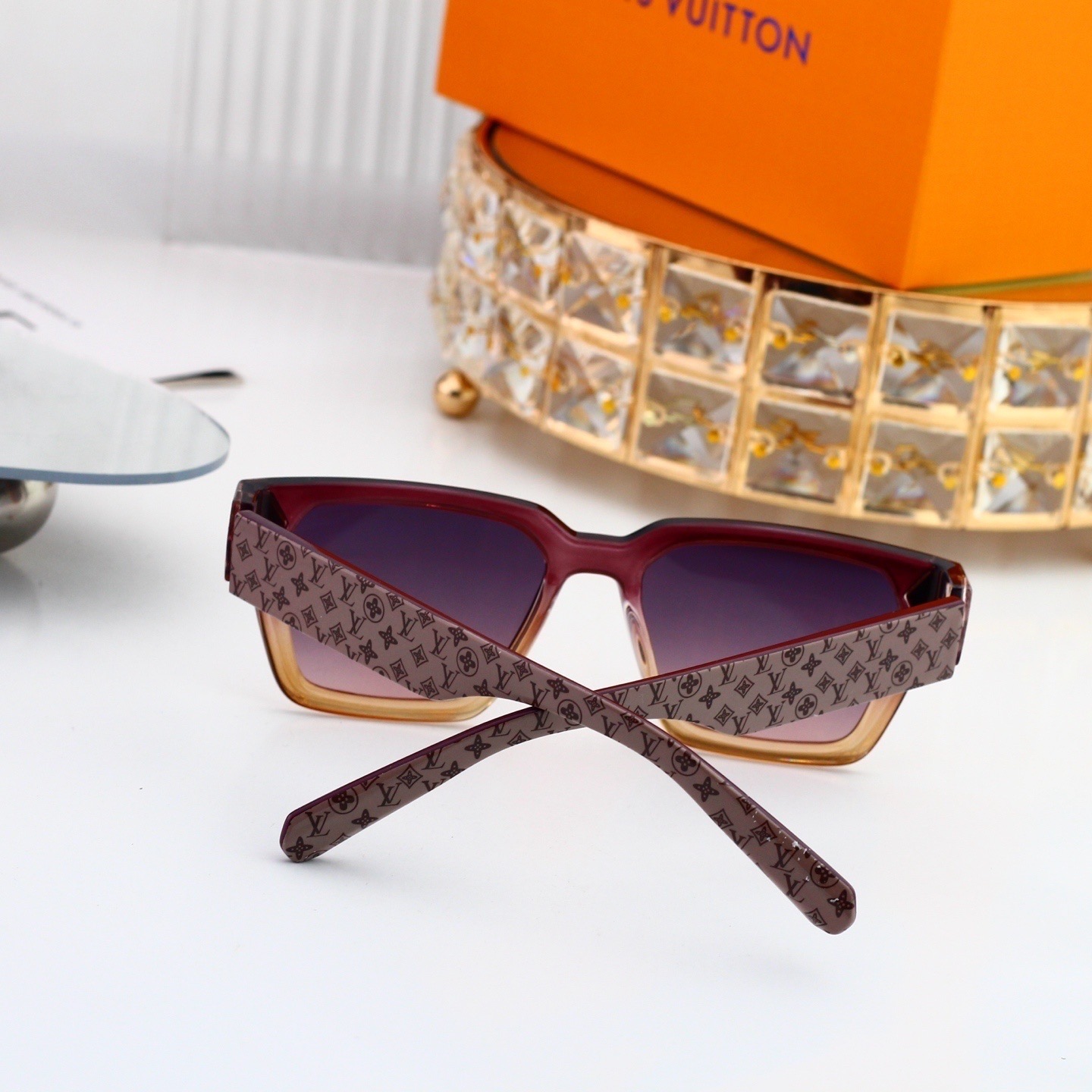LV Fashionable Sunglasses - Image 8