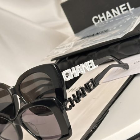 Square Sunglasses - Image 3