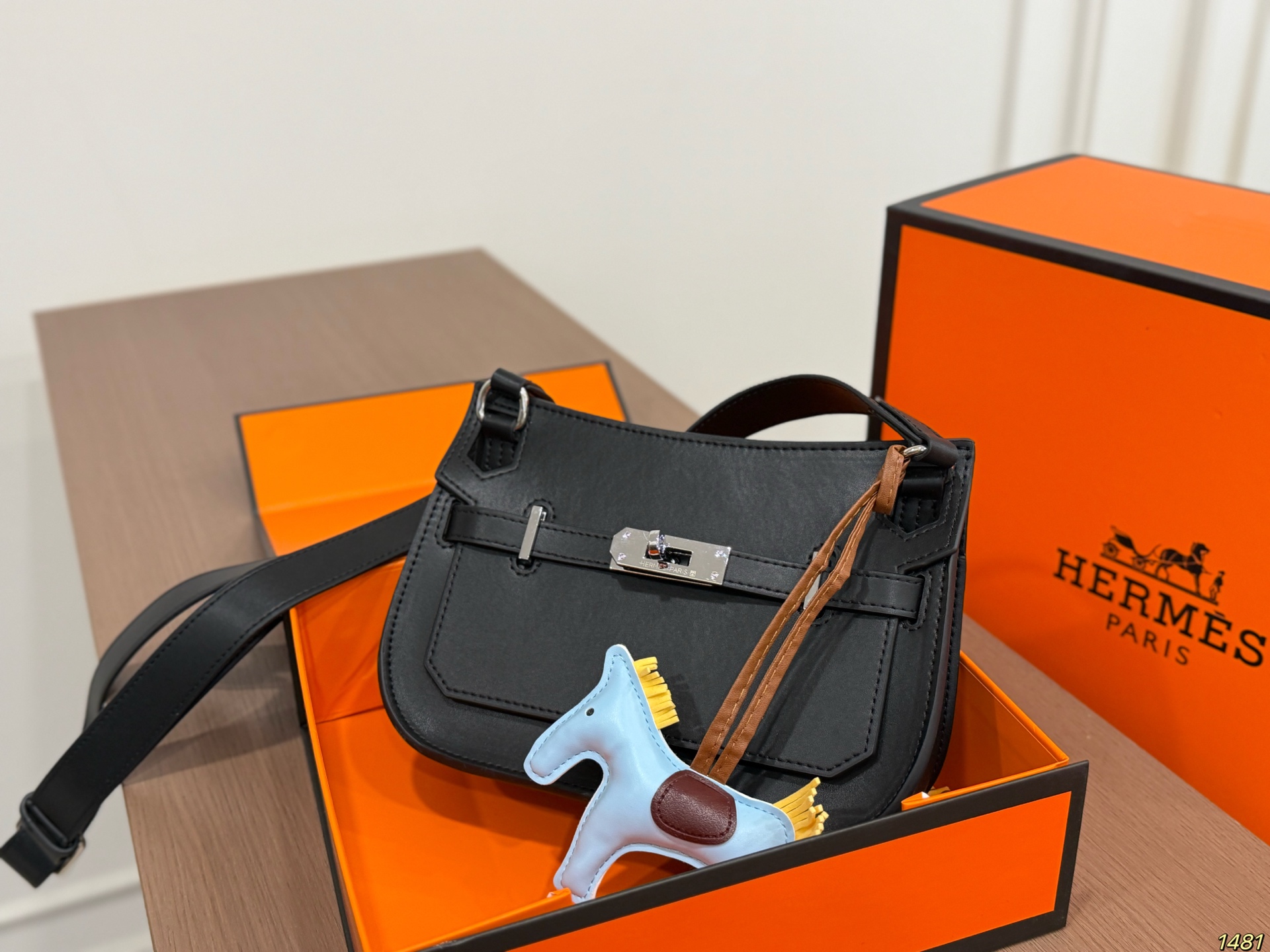 Hermès Gypsy Mini Crossbody Bag - Image 12