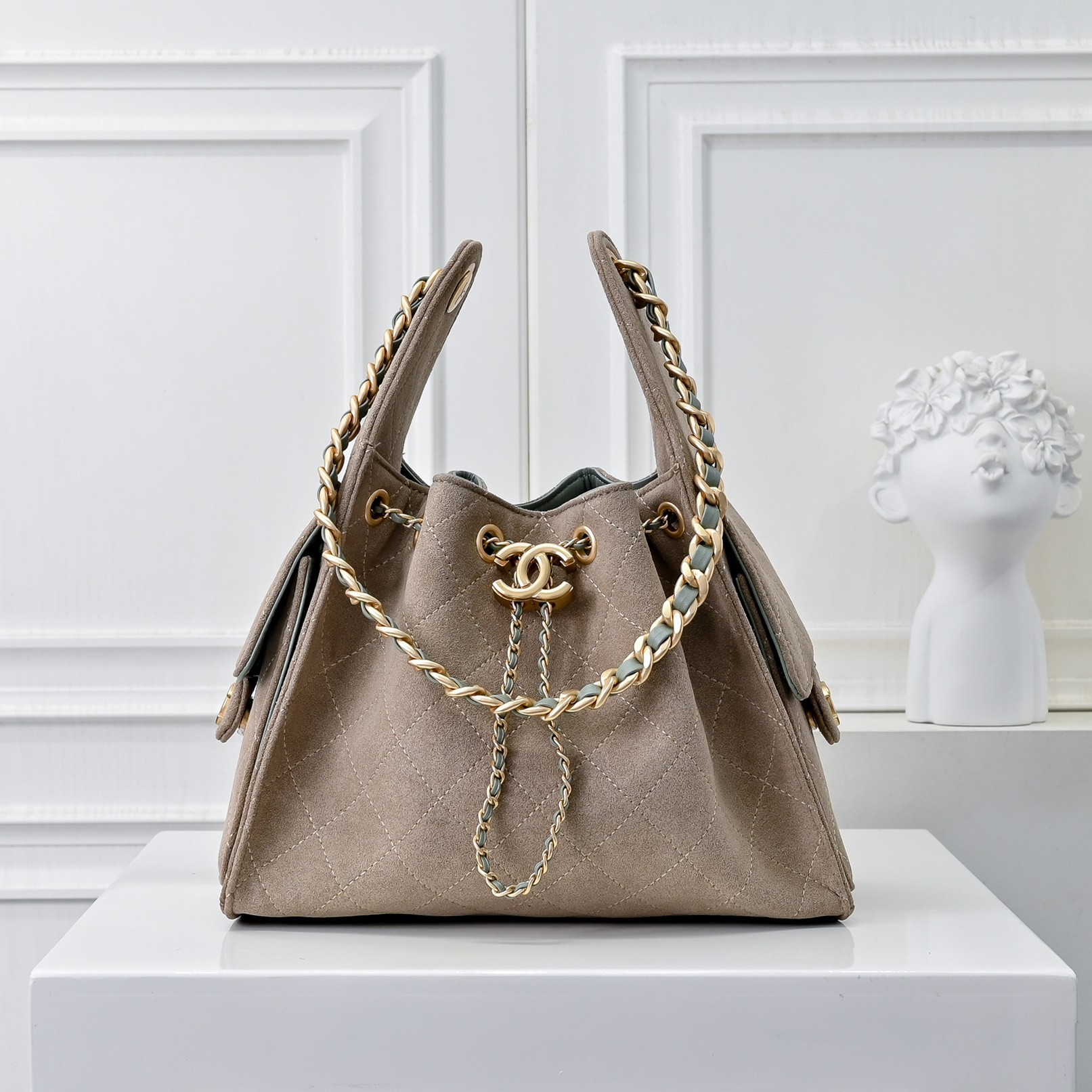 Chanel 25 Small Handbag - Image 6