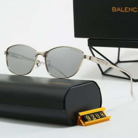 Balenciaga Fashionable Sunglasses - Image 4