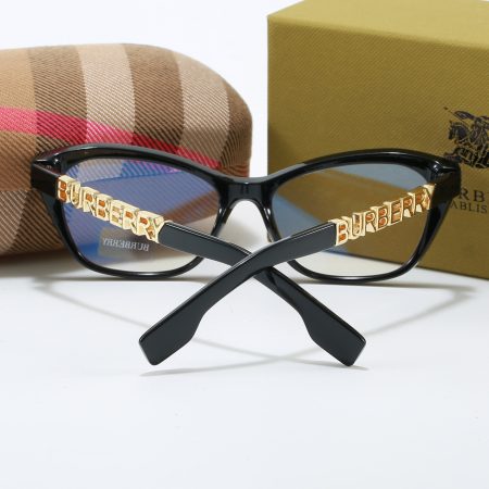 Burberry Fashionable Sunglasses - Image 8