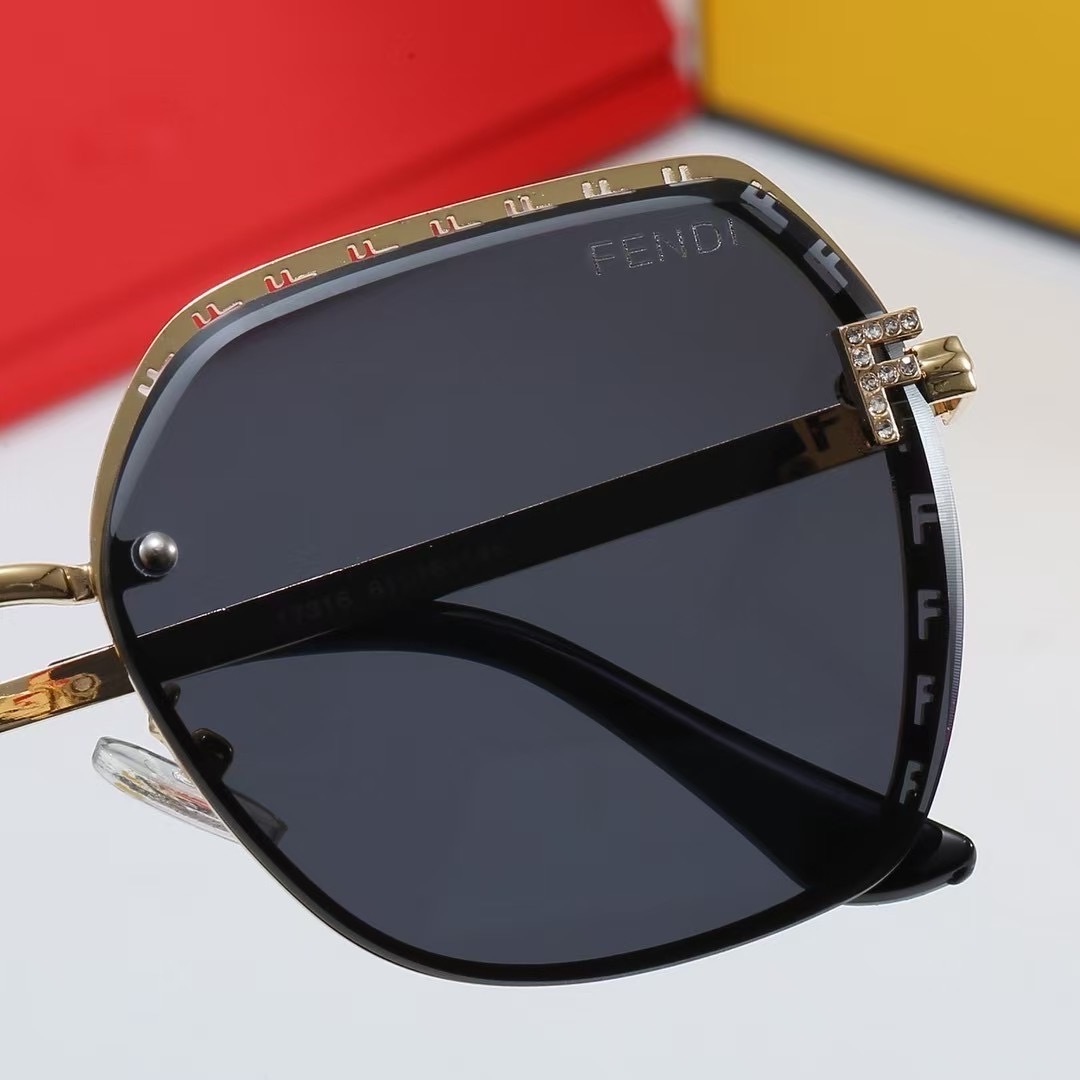 Fendi Fashionable Sunglasses - Image 7