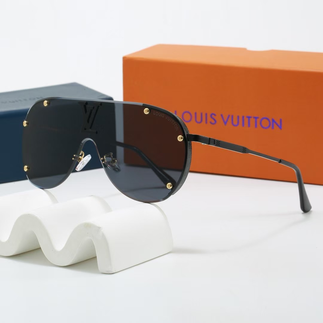 LV Fashionable Sunglasses - Image 3