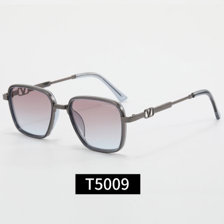 Prada Fashionable Sunglasses - Image 6