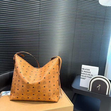 McM Aren Large Visetos Hobo Bag - Image 3