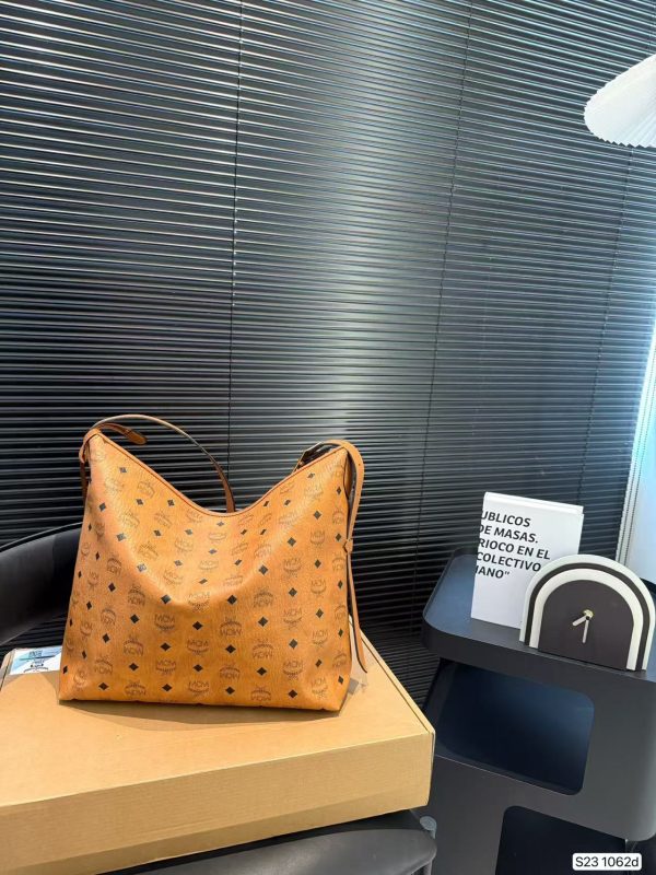 McM Aren Large Visetos Hobo Bag