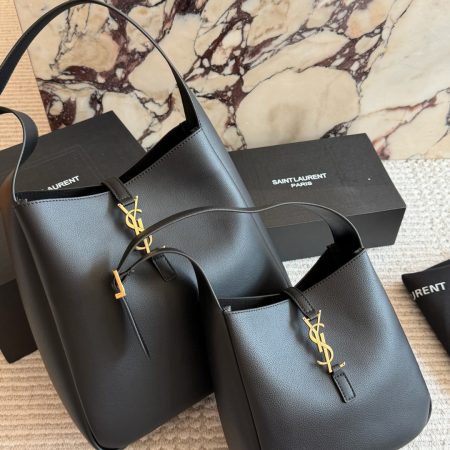 Saint Laurent Le 5 à 7 hobo Bag - Image 1