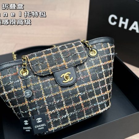 CHANEL Classic Flap Bag - Image 2