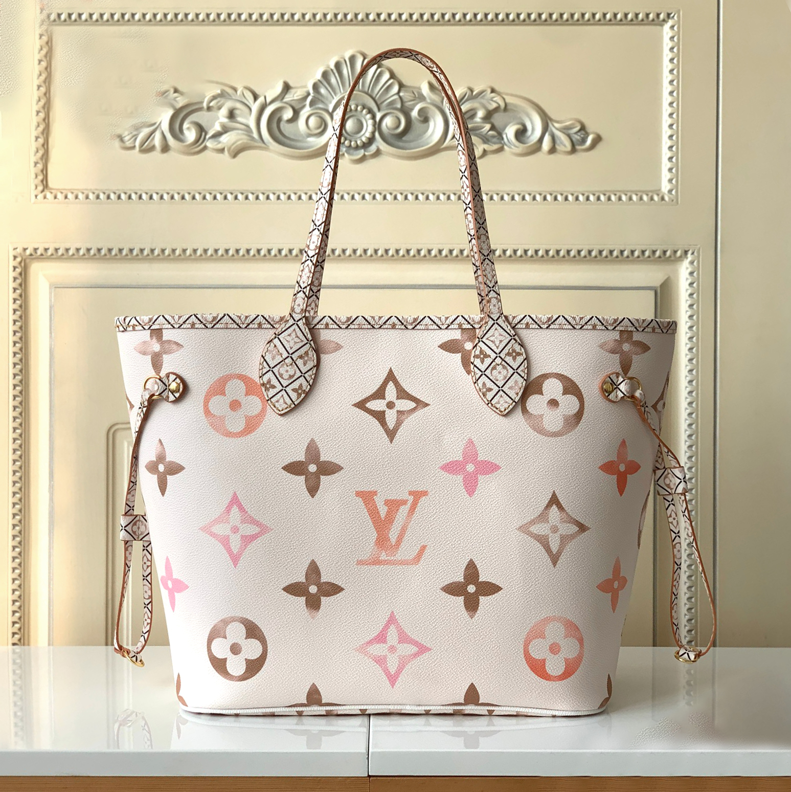 LV Neverfull MM-Decor Bag - Image 4