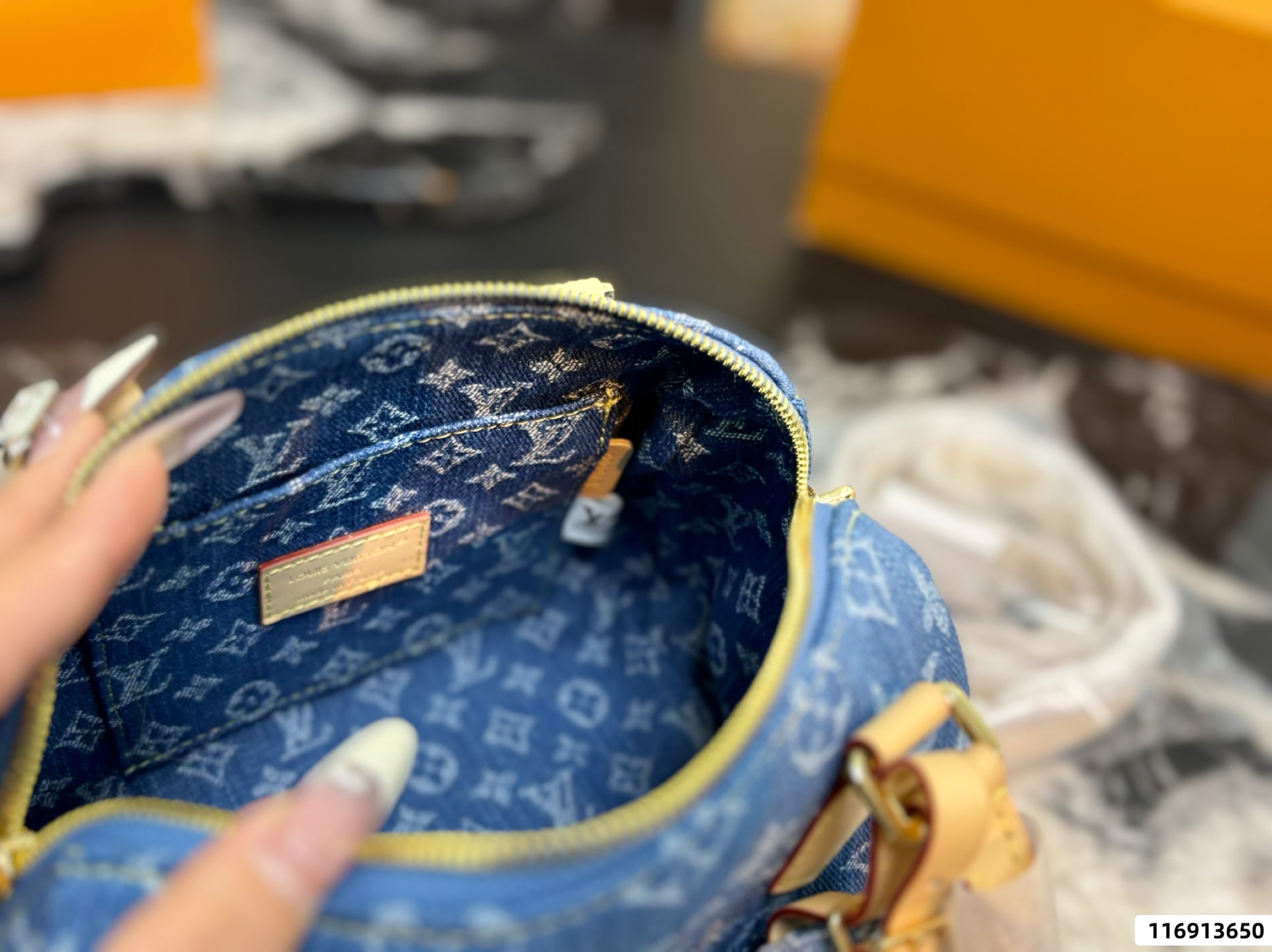 LV Speedy 20 Bag - Image 9