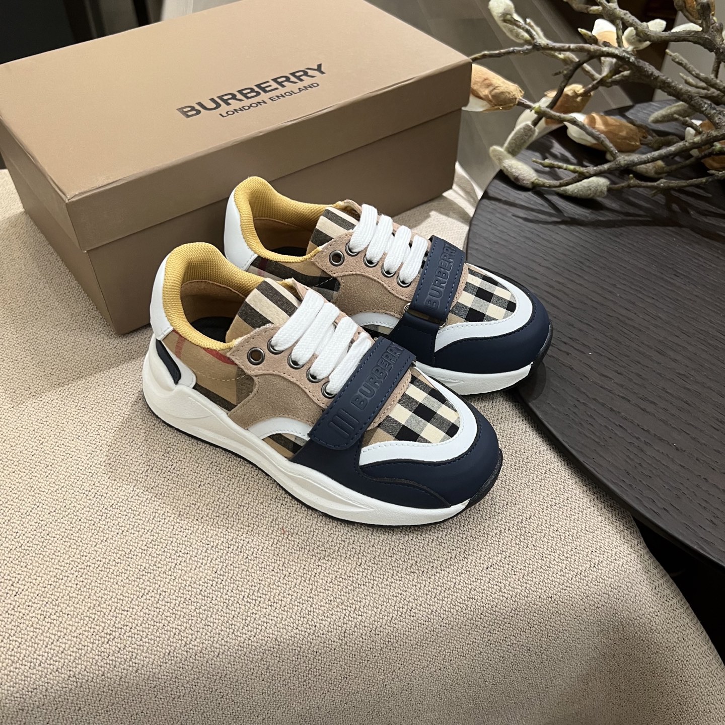 Burberry Children's Shoes - Image 6