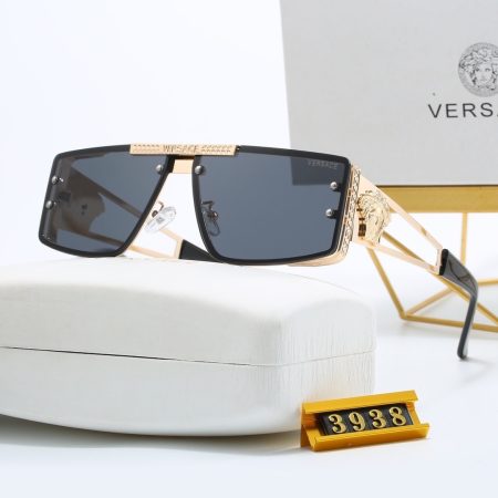 Versace Fashionable Sunglasses - Image 5