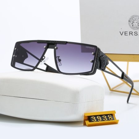 Versace Fashionable Sunglasses - Image 2