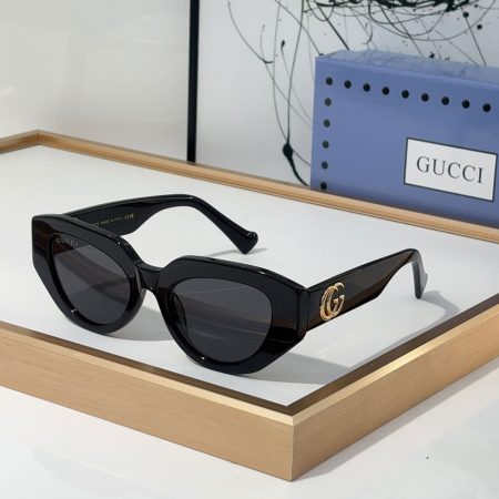 Gucci  The legs are Decorated With the Signature Double G  sunglasses Top quality - Image 1