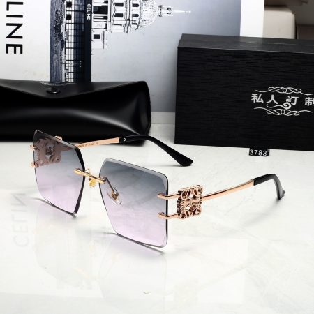 LOEWE Fashionable Sunglasses - Image 4