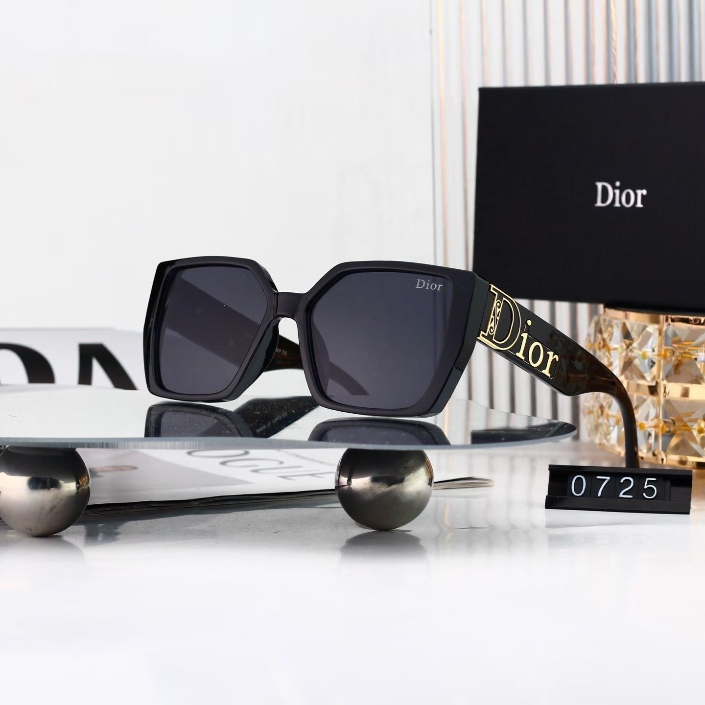 Dior Fashionable Sunglasses - Image 1