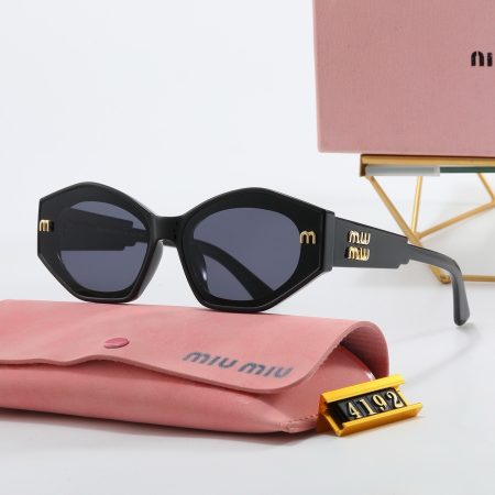 Miu Miu Fashionable Sunglasses - Image 5