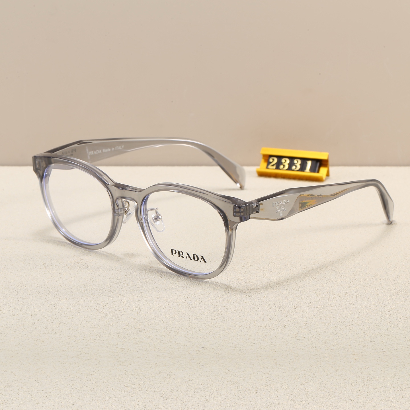 Prada Fashionable Sunglasses - Image 4