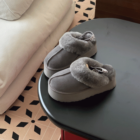 UGG Funkette Slippers - Image 5