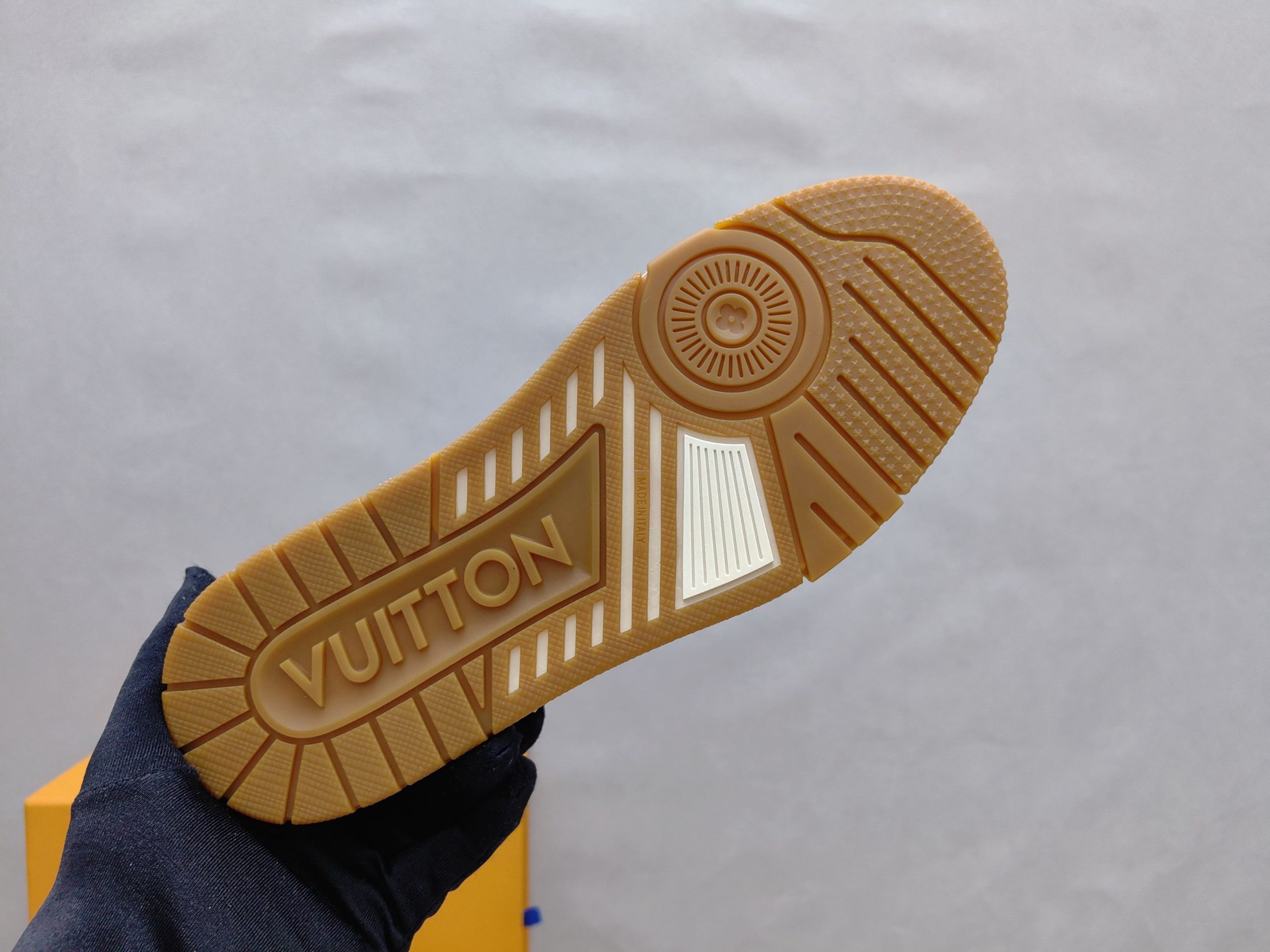 LV Men Trainer Sneakers Top Quality - Image 9