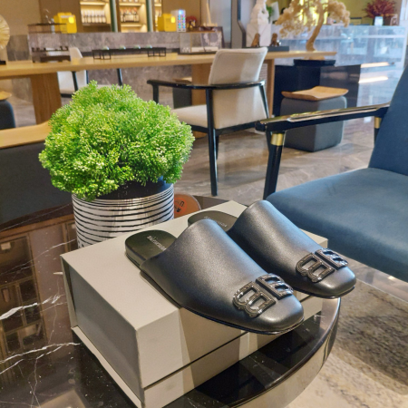 Balenciaga Leather Round toe Slippers Slide Sandal - Image 4