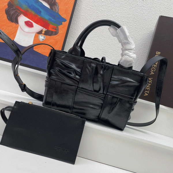 Bottega Veneta BV Arco Tote