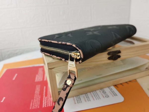LV Zippy Lockme Wallet