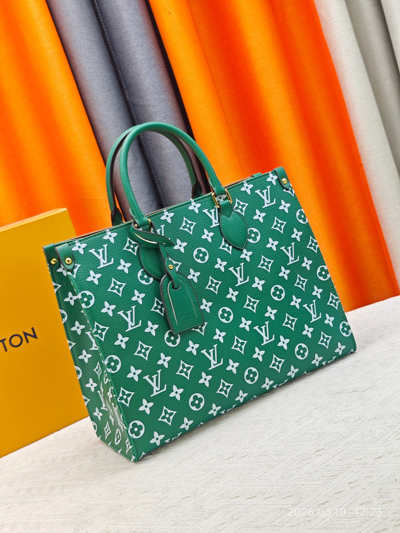 LV Green & White Monogram OnTheGo PM Bag - Image 4